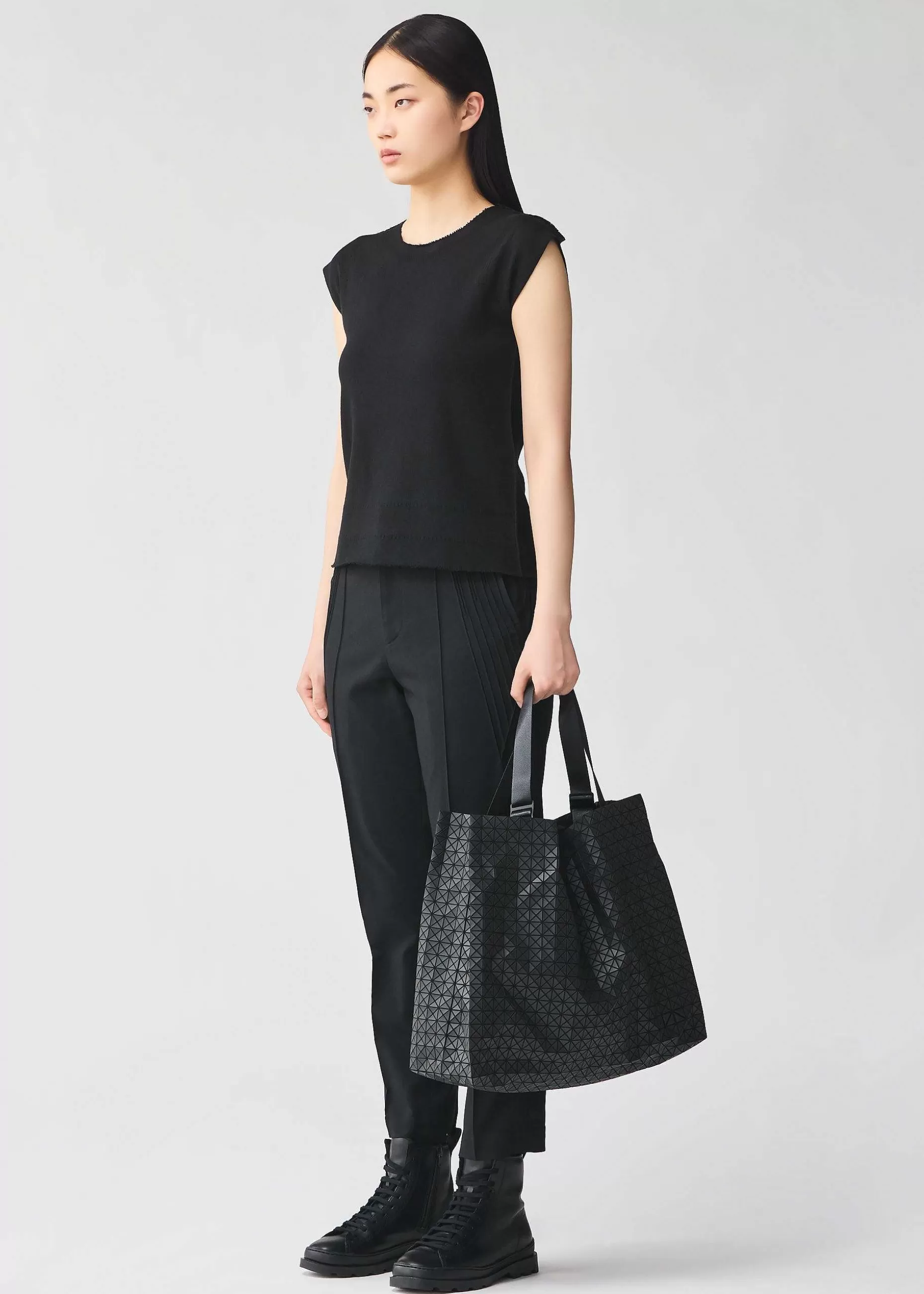 ISSEY MIYAKE Tote Bag | Cart Matte Black